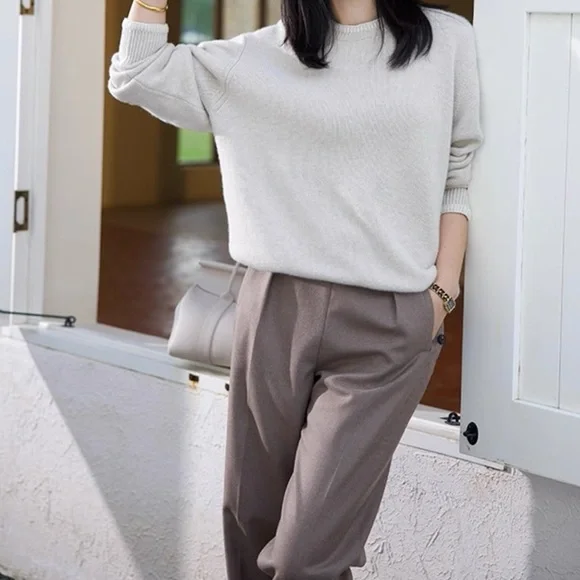 Unisex 100% cashmere crew neck sweater size M
